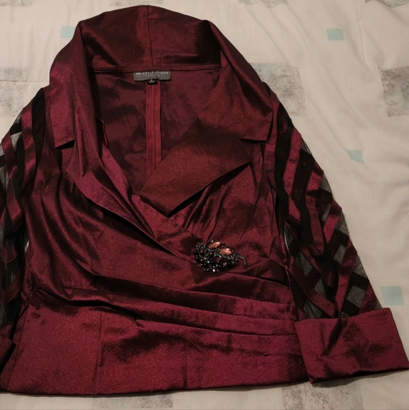 KM Collections by Milla Bell size 6 burgundy iridescent blouse - Picture 2 of 4